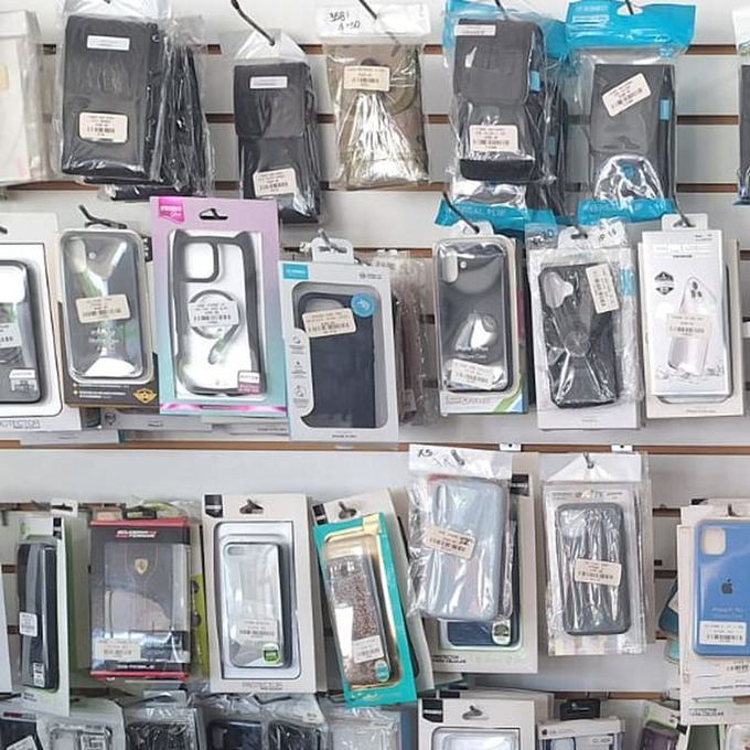 Pared de fundas y protectores para celular en Miniphone