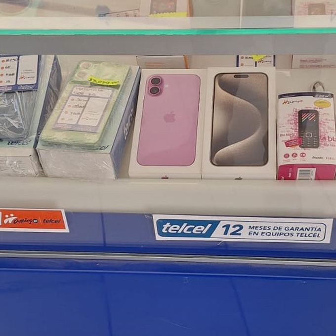 Mostrador Telcel con equipos nuevos en Miniphone Guasave